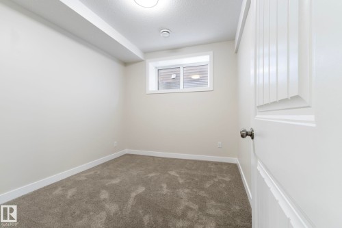 5736 176 Avenue Nw, Edmonton, AB - Indoor Photo Showing Other Room