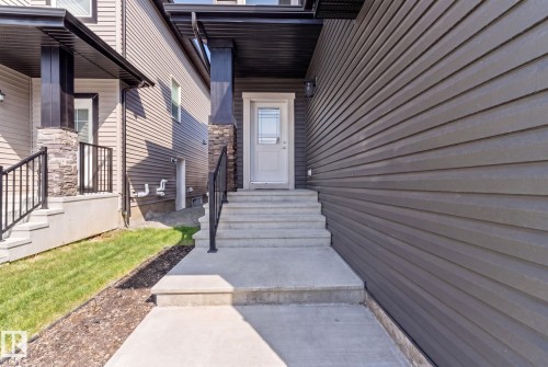 5736 176 Avenue Nw, Edmonton, AB - Outdoor