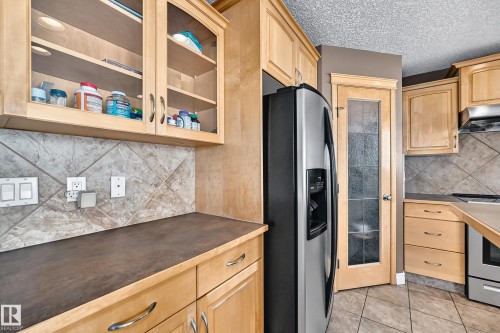 16619 72 Street Nw, Edmonton, AB - Indoor Photo Showing Kitchen