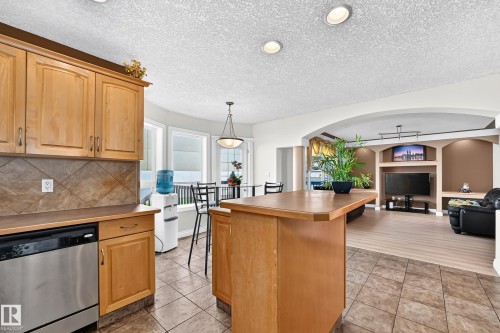 16619 72 Street Nw, Edmonton, AB - Indoor Photo Showing Kitchen