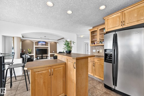 16619 72 Street Nw, Edmonton, AB - Indoor Photo Showing Kitchen