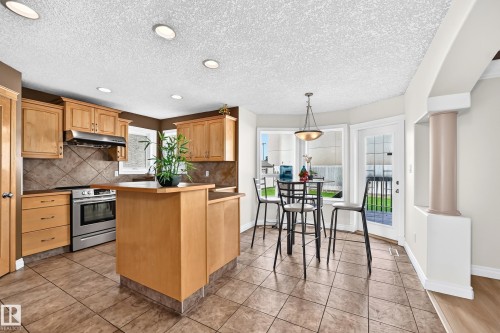 16619 72 Street Nw, Edmonton, AB - Indoor Photo Showing Kitchen