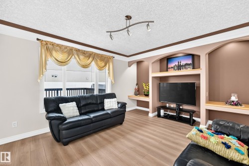 16619 72 Street Nw, Edmonton, AB - Indoor Photo Showing Living Room