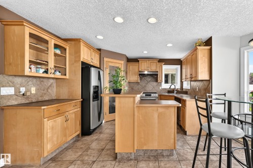 16619 72 Street Nw, Edmonton, AB - Indoor Photo Showing Kitchen