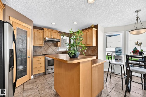 16619 72 Street Nw, Edmonton, AB - Indoor Photo Showing Kitchen