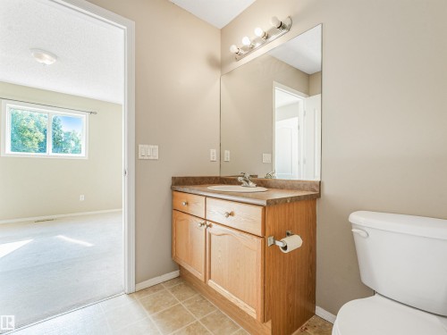12027 105 Street Nw, Edmonton, AB - Indoor Photo Showing Bathroom