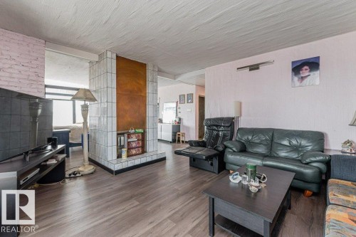 8638 Saskatchewan Drive Nw, Edmonton, AB - Indoor Photo Showing Living Room