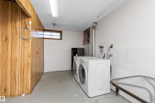 269 Centennial Drive, Wetaskiwin, AB - Indoor Photo Showing Laundry Room
