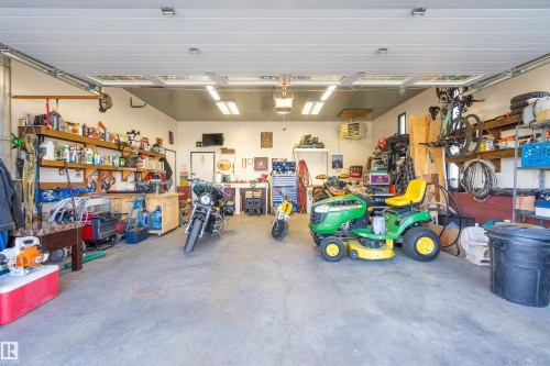 269 Centennial Drive, Wetaskiwin, AB - Indoor Photo Showing Garage