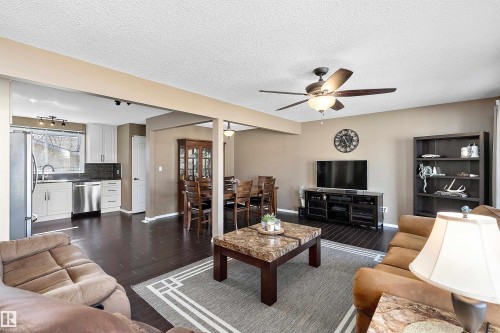 269 Centennial Drive, Wetaskiwin, AB - Indoor Photo Showing Living Room