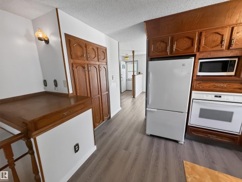 11327 25 Avenue Nw, Edmonton, AB - Indoor Photo Showing Kitchen