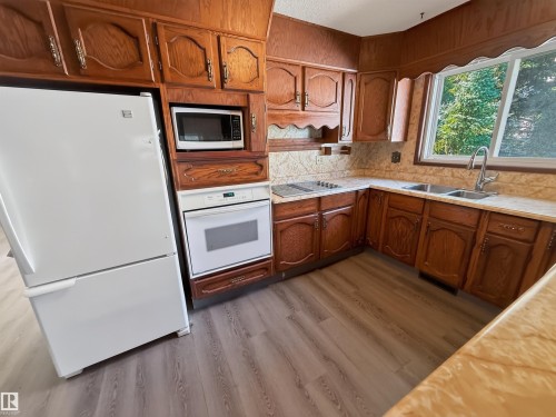 11327 25 Avenue Nw, Edmonton, AB - Indoor Photo Showing Kitchen