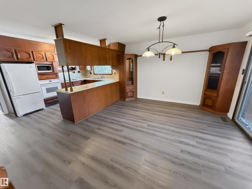11327 25 Avenue Nw, Edmonton, AB - Indoor Photo Showing Kitchen