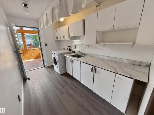 11327 25 Avenue Nw, Edmonton, AB - Indoor Photo Showing Kitchen