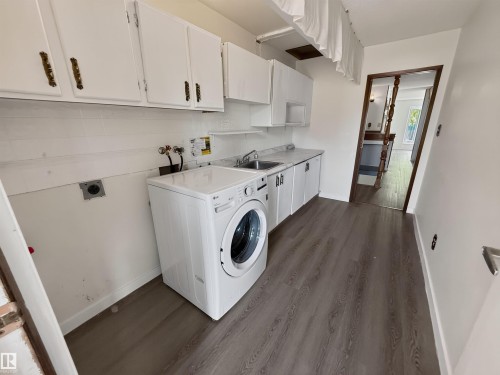 11327 25 Avenue Nw, Edmonton, AB - Indoor Photo Showing Laundry Room