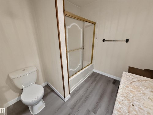 11327 25 Avenue Nw, Edmonton, AB - Indoor Photo Showing Bathroom