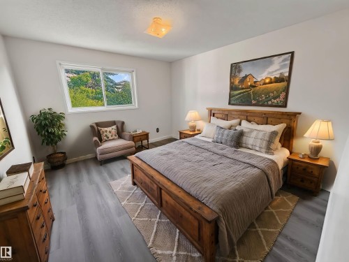 11327 25 Avenue Nw, Edmonton, AB - Indoor Photo Showing Bedroom