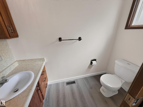 11327 25 Avenue Nw, Edmonton, AB - Indoor Photo Showing Bathroom