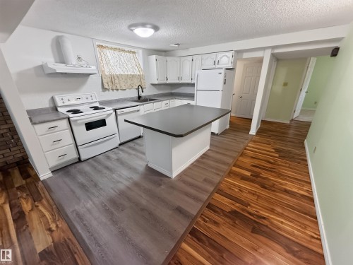 11327 25 Avenue Nw, Edmonton, AB - Indoor Photo Showing Kitchen