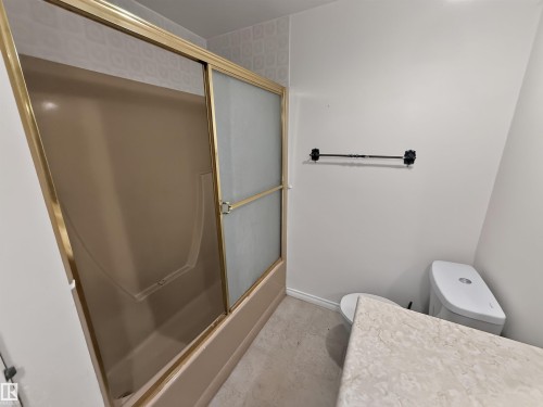 11327 25 Avenue Nw, Edmonton, AB - Indoor Photo Showing Bathroom