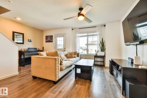 3019 151 Avenue Nw, Edmonton, AB - Indoor Photo Showing Living Room