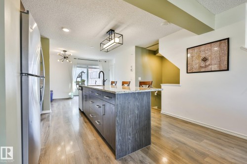 3019 151 Avenue Nw, Edmonton, AB - Indoor Photo Showing Kitchen
