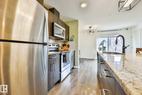 3019 151 Avenue Nw, Edmonton, AB - Indoor Photo Showing Kitchen With Upgraded Kitchen