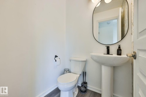 3019 151 Avenue Nw, Edmonton, AB - Indoor Photo Showing Bathroom