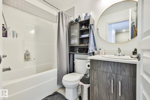 3019 151 Avenue Nw, Edmonton, AB - Indoor Photo Showing Bathroom