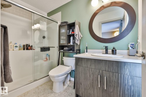 3019 151 Avenue Nw, Edmonton, AB - Indoor Photo Showing Bathroom