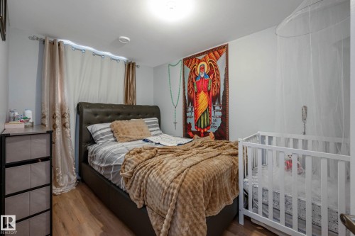 Bedroom featuring wood-finish flooring, light grey walls, and a recessed ceiling light - 9113 166 Avenue Nw, Edmonton, AB - Indoor Photo Showing Bedroom