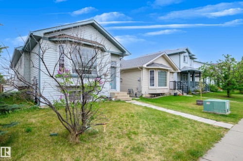 Light-colored siding exterior featuring a prominent bay window - 9113 166 Avenue Nw, Edmonton, AB - Outdoor