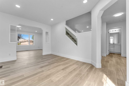 336 Wild Rose Way Nw, Edmonton, AB - Indoor Photo Showing Other Room