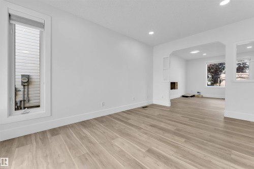 336 Wild Rose Way Nw, Edmonton, AB - Indoor Photo Showing Other Room
