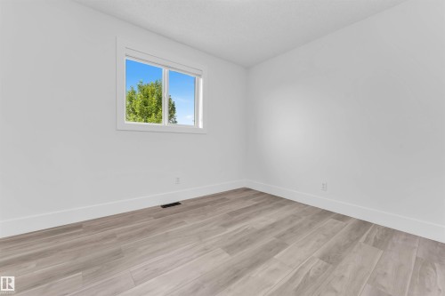 336 Wild Rose Way Nw, Edmonton, AB - Indoor Photo Showing Other Room