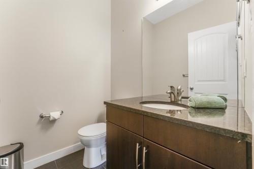 13525 162A Avenue Nw, Edmonton, AB - Indoor Photo Showing Bathroom
