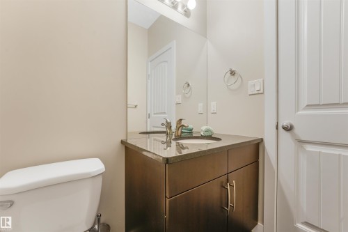 13525 162A Avenue Nw, Edmonton, AB - Indoor Photo Showing Bathroom