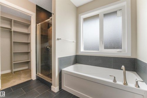13525 162A Avenue Nw, Edmonton, AB - Indoor Photo Showing Bathroom