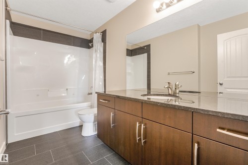 13525 162A Avenue Nw, Edmonton, AB - Indoor Photo Showing Bathroom