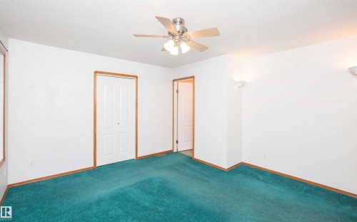 Spacious room with teal carpeting and white walls - 5116 51 Avenue, Pickardville, AB - Indoor Photo Showing Other Room