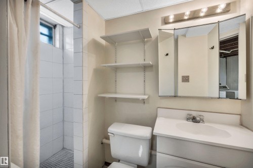 14928 69 Street Nw, Edmonton, AB - Indoor Photo Showing Bathroom