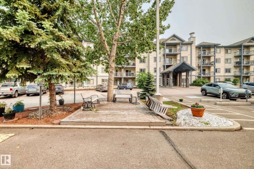 16311 95 Street Nw, Edmonton, AB - Outdoor