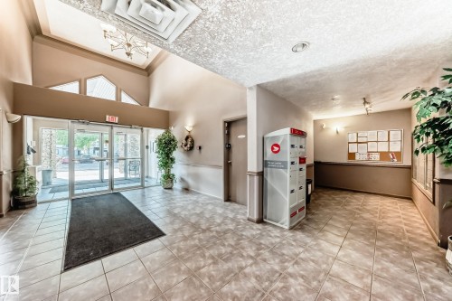 16311 95 Street Nw, Edmonton, AB - Indoor Photo Showing Other Room