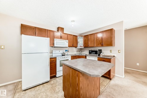 16311 95 Street Nw, Edmonton, AB - Indoor Photo Showing Kitchen