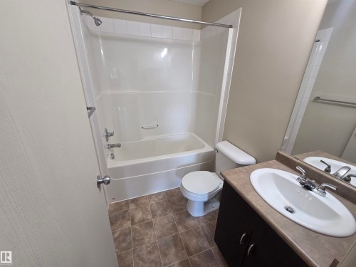 #223 1180 Hyndman Rd Nw, Edmonton, AB - Indoor Photo Showing Bathroom