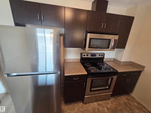 #223 1180 Hyndman Rd Nw, Edmonton, AB - Indoor Photo Showing Kitchen