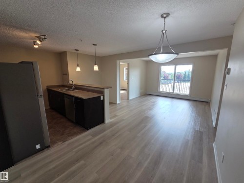 #223 1180 Hyndman Rd Nw, Edmonton, AB - Indoor