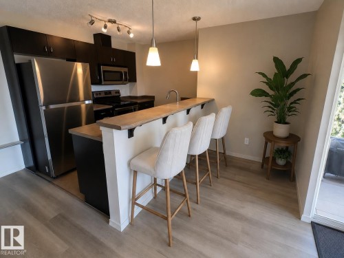 #223 1180 Hyndman Rd Nw, Edmonton, AB - Indoor Photo Showing Kitchen