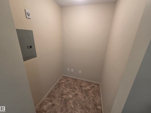 #223 1180 Hyndman Rd Nw, Edmonton, AB - Indoor Photo Showing Other Room