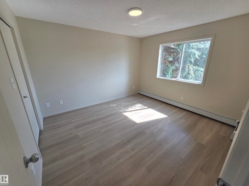 #223 1180 Hyndman Rd Nw, Edmonton, AB - Indoor Photo Showing Other Room